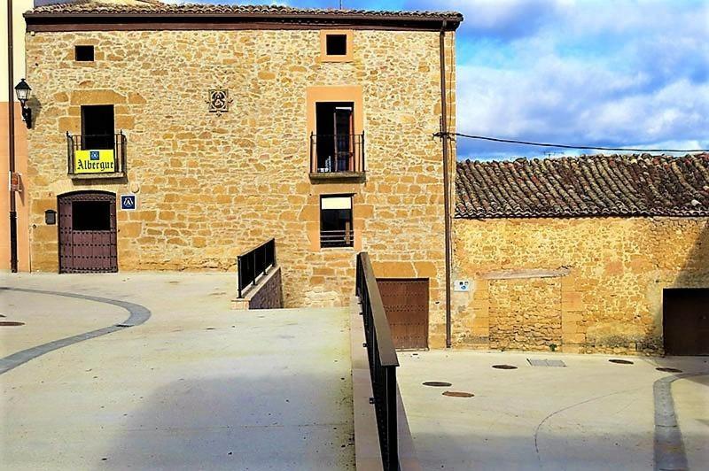 La Casa Magica Hostel Villatuerta Exterior photo